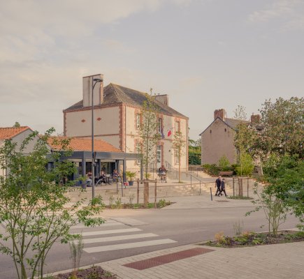 Mairie et parvis Vue 